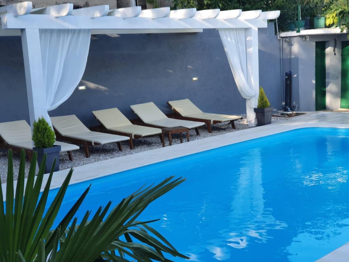 Holiday Home Zezevica - Heated Pool Sestanovac Ngoại thất bức ảnh