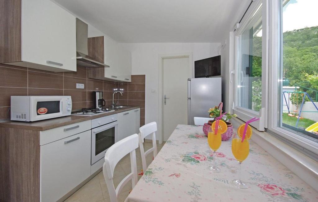 Holiday Home Zezevica - Heated Pool Sestanovac Ngoại thất bức ảnh